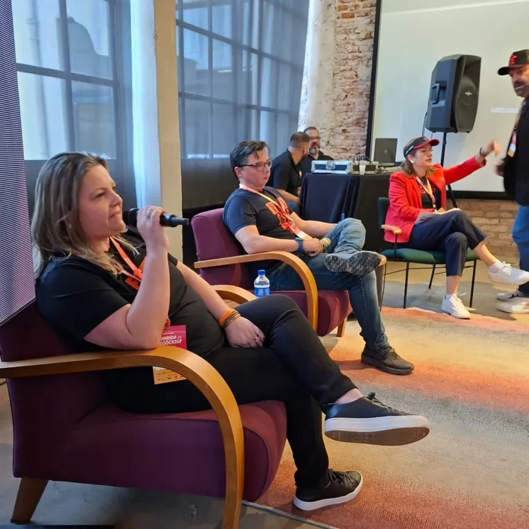 Cristiane Savieto, Diretora Comercial da FOTOP em participação de painel acerca de fotografia e evento esportivo